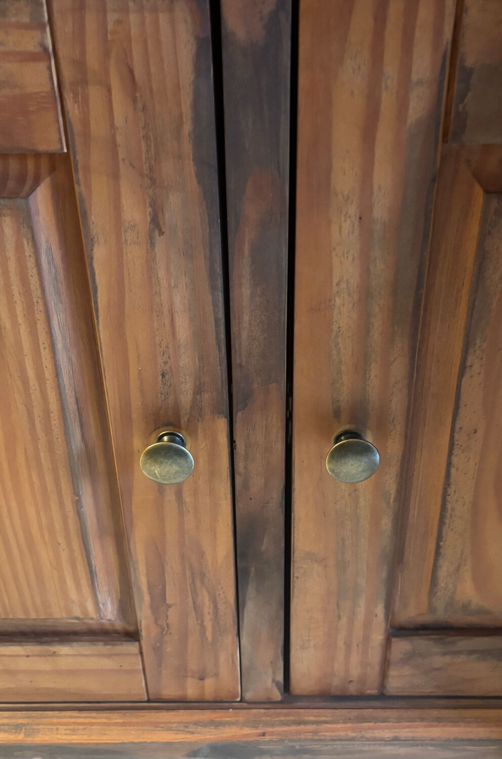 Solid wood sideboard - authentic style