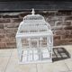 Ancienne cage à oiseau décorative en bois blanc