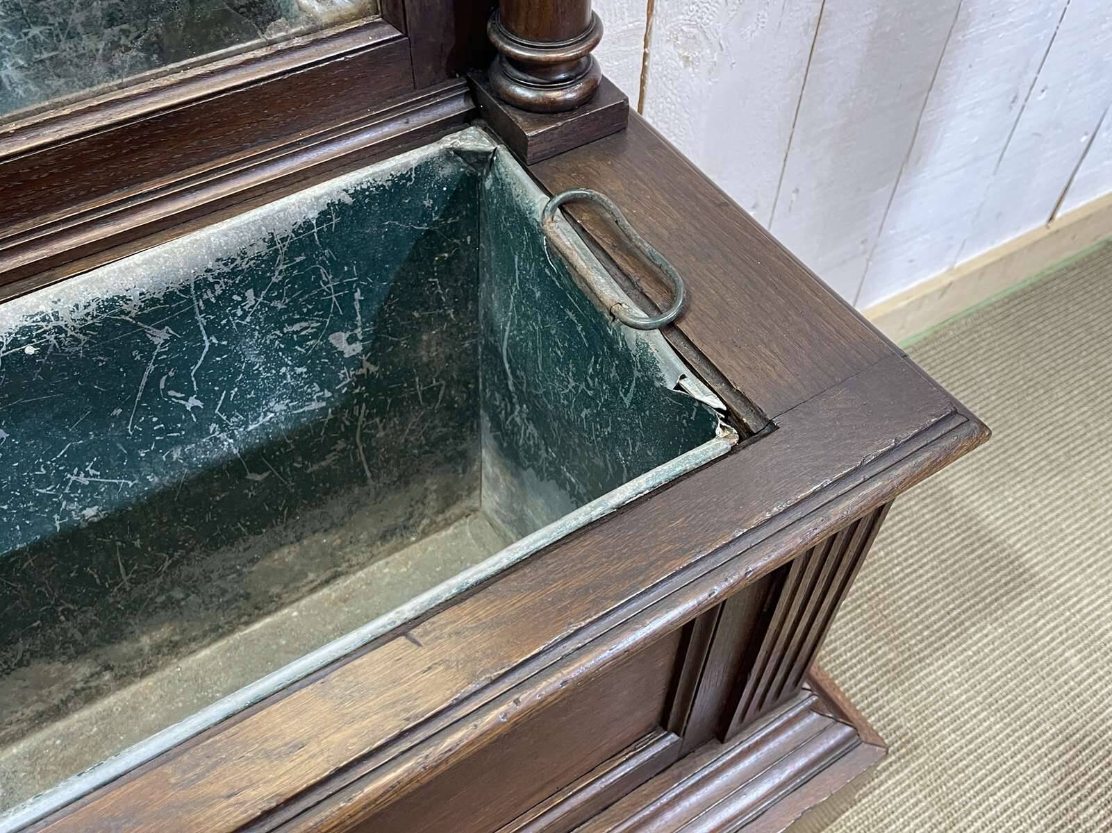 Vestiaire en chêne de la fin XIXème avec sa jardinière