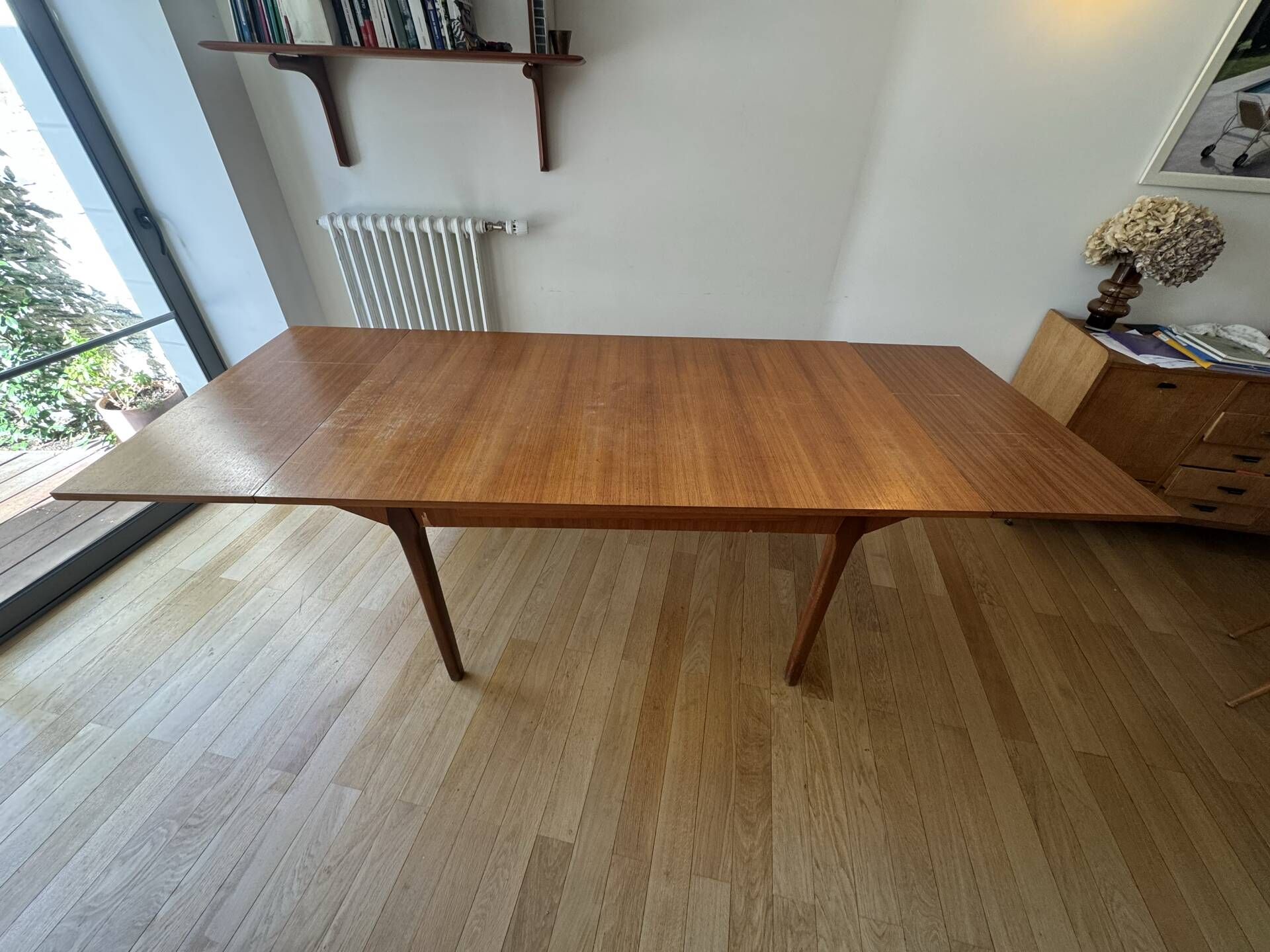 Extendable Scandinavian table