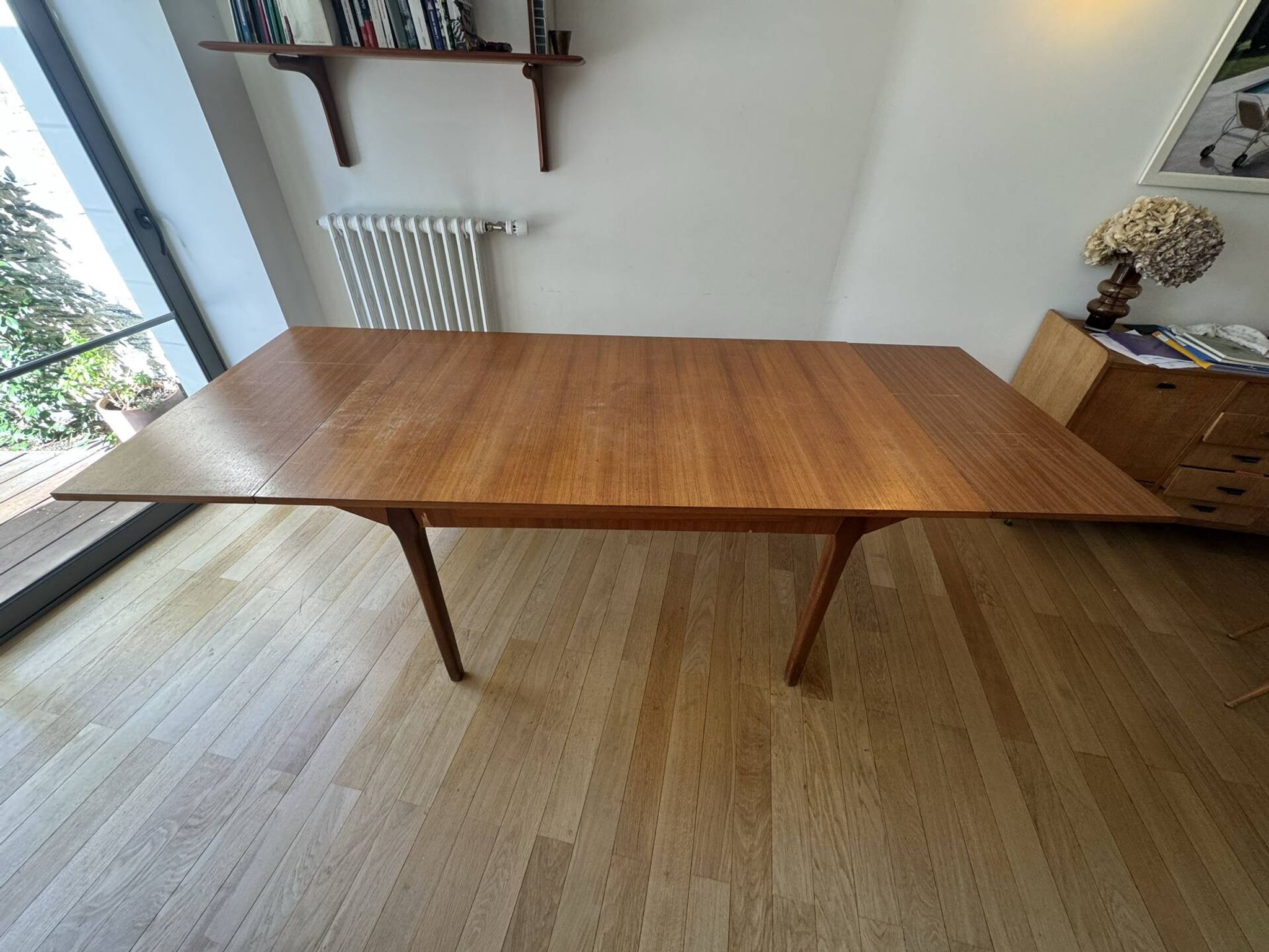 Extendable Scandinavian table
