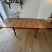 Extendable Scandinavian table