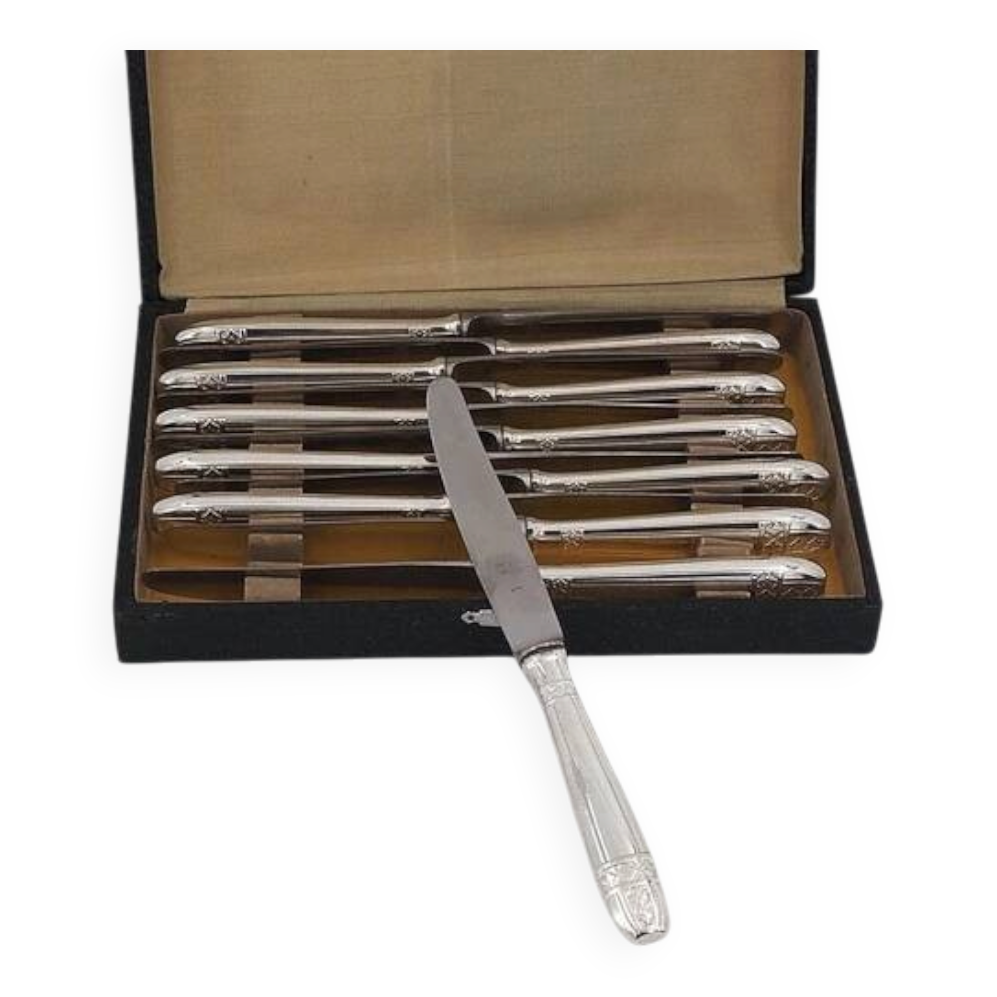 12 dessert, cheese, and hors d'oeuvre knives Grand Prix, Art Deco in silver-plated metal.