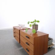 Ensemble de tables de nuit en teck suspendues avec tiroirs Danemark