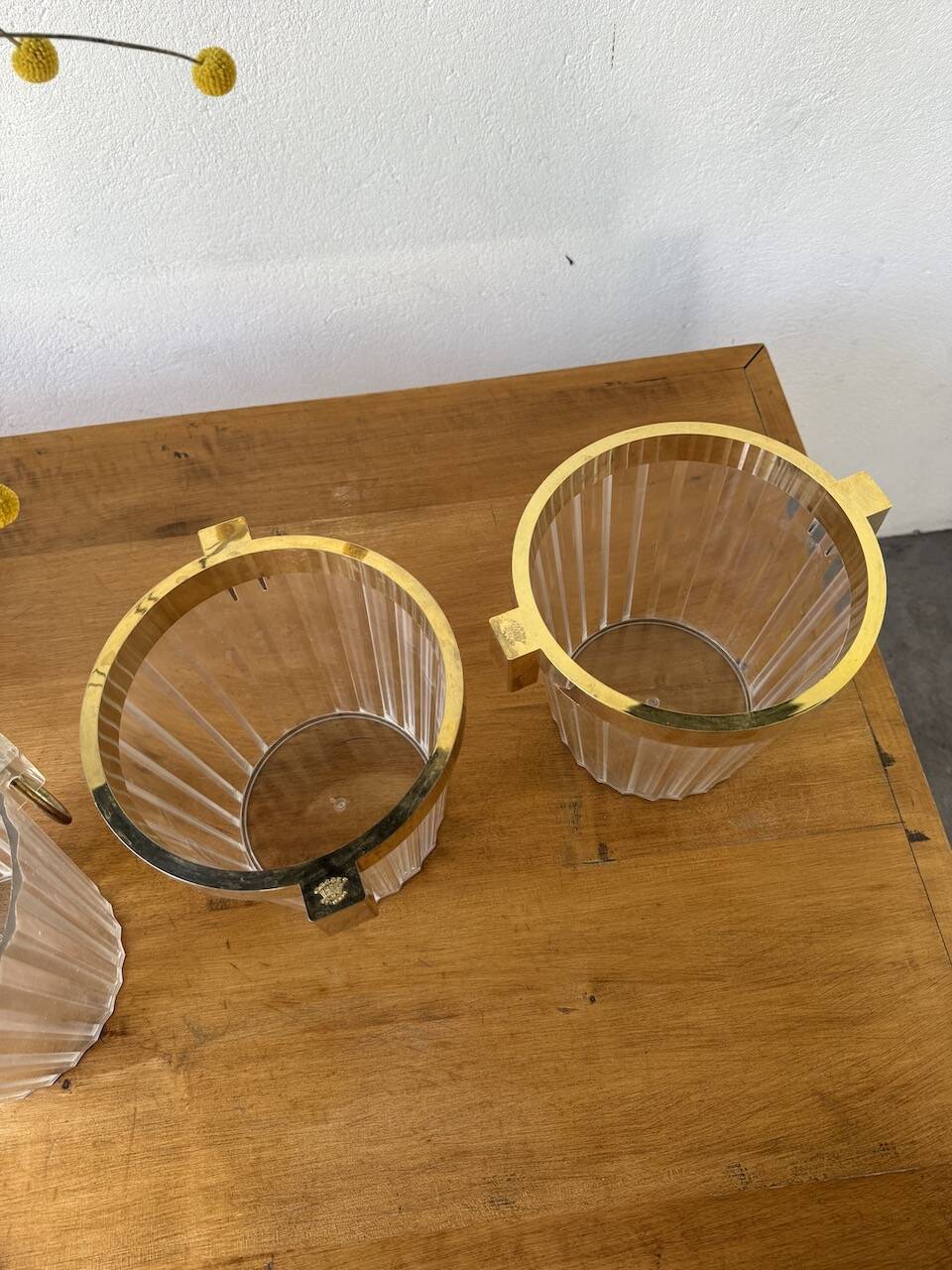 3 seaux à champagne en plexiglas transparent et doré, 1970