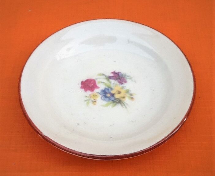 Suite of 4 old plates of dinette Porcelaine foral decoration