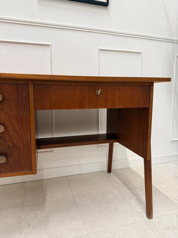 Bureau scandinave en teck