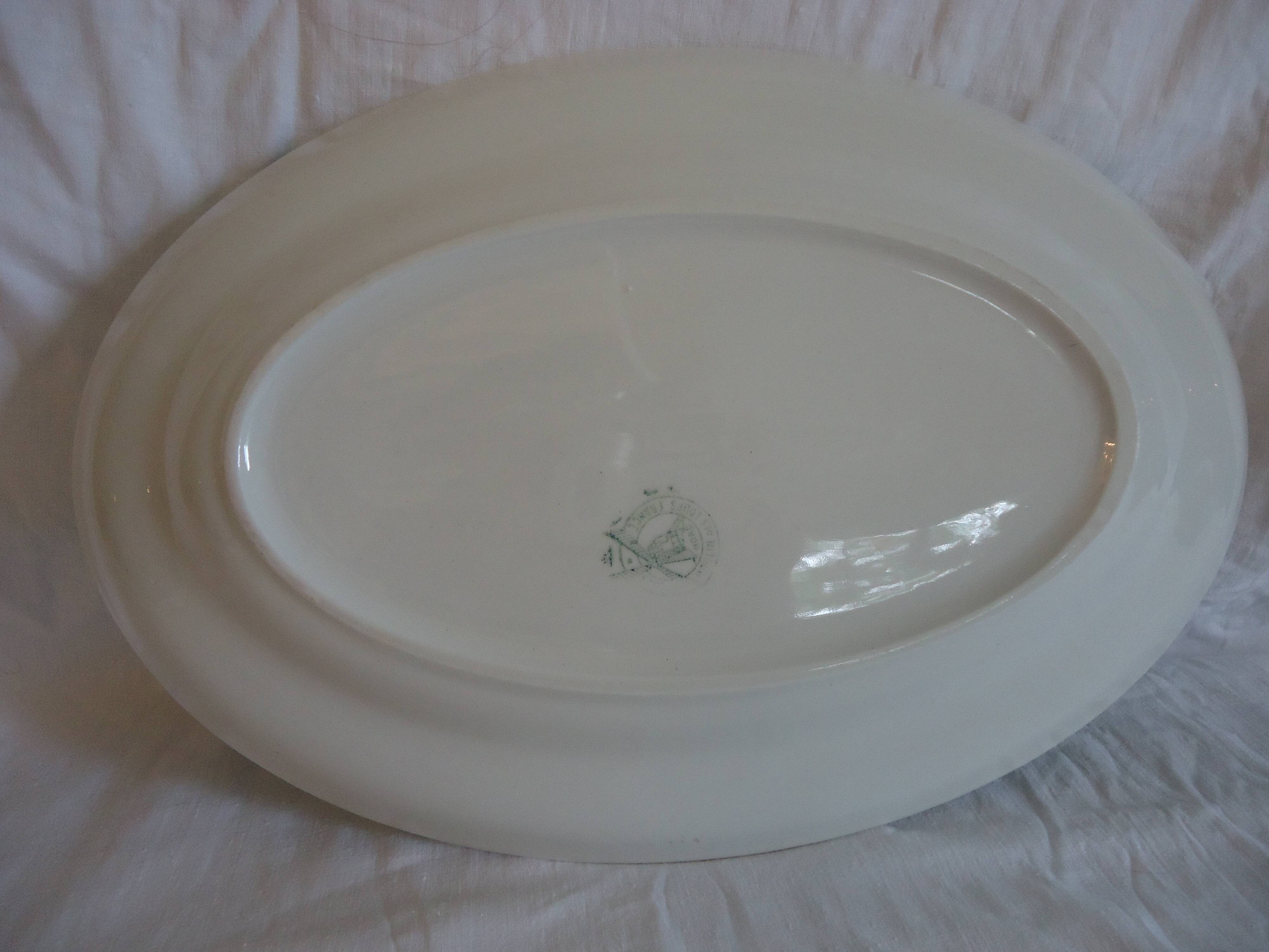 Moulin des loups oval serving dish, white with celadon-colored edges