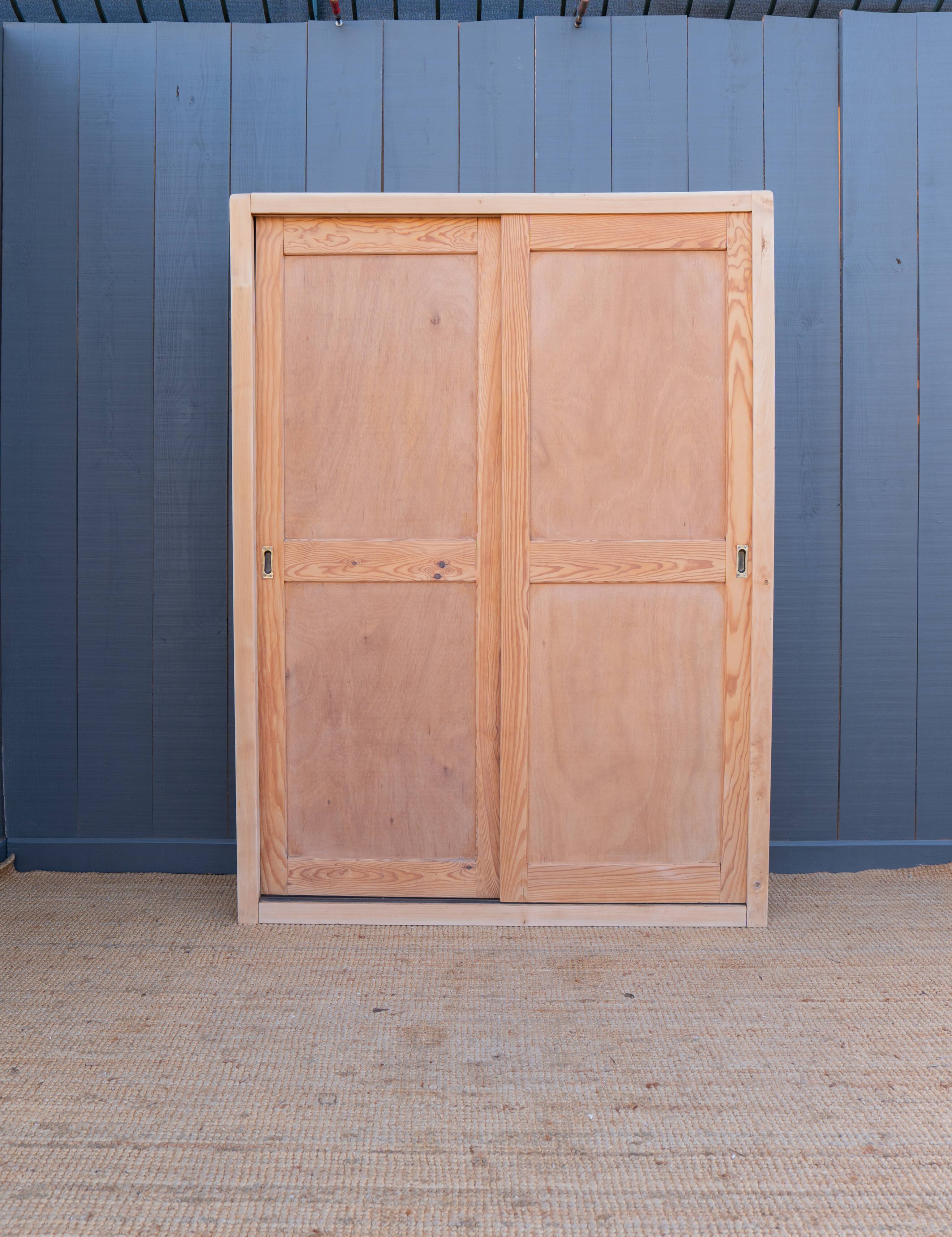 Sliding door wardrobe