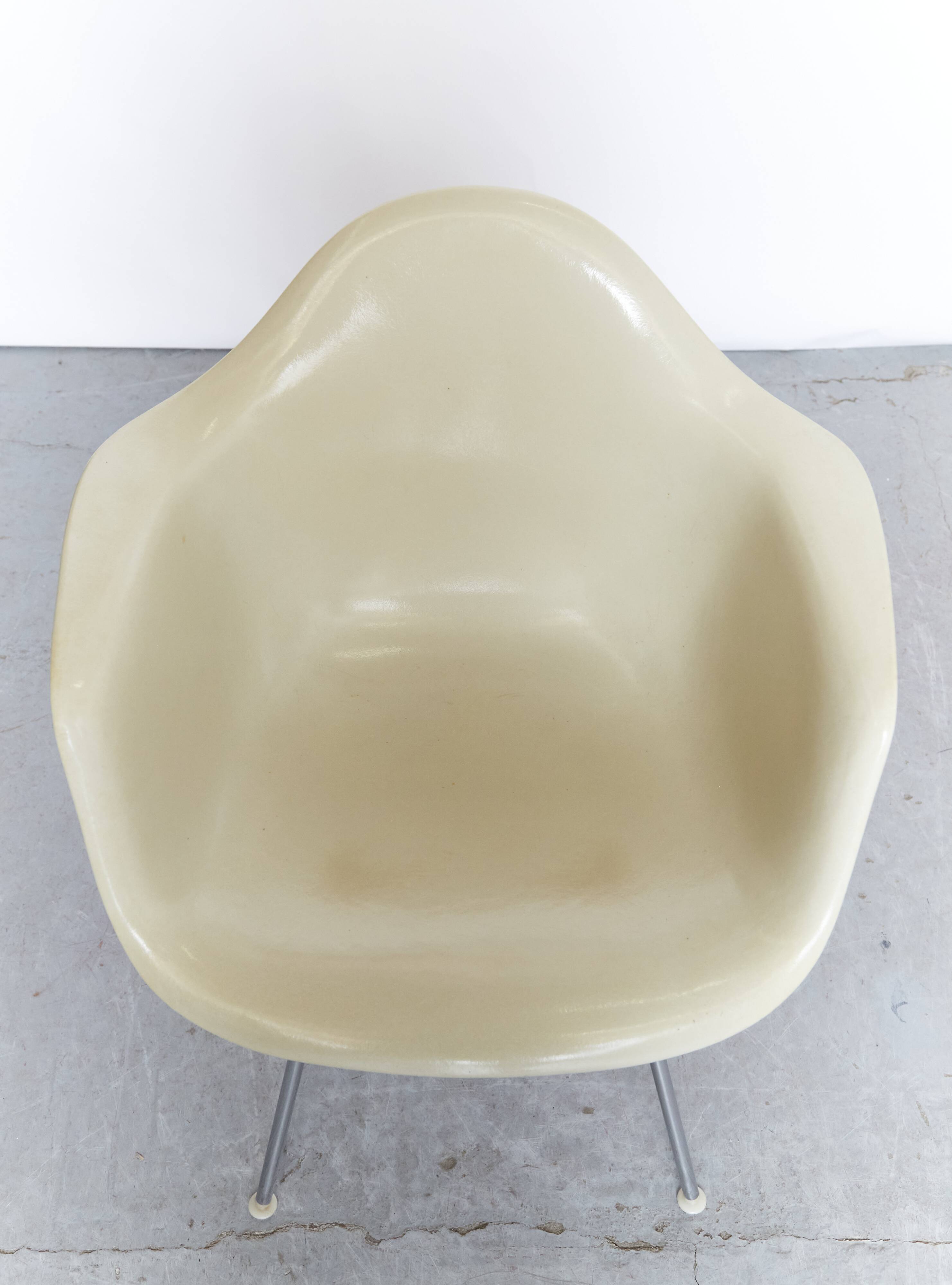 Off-White Dax Fiberglas Chair by Charles & Ray Eames for Herman Miller