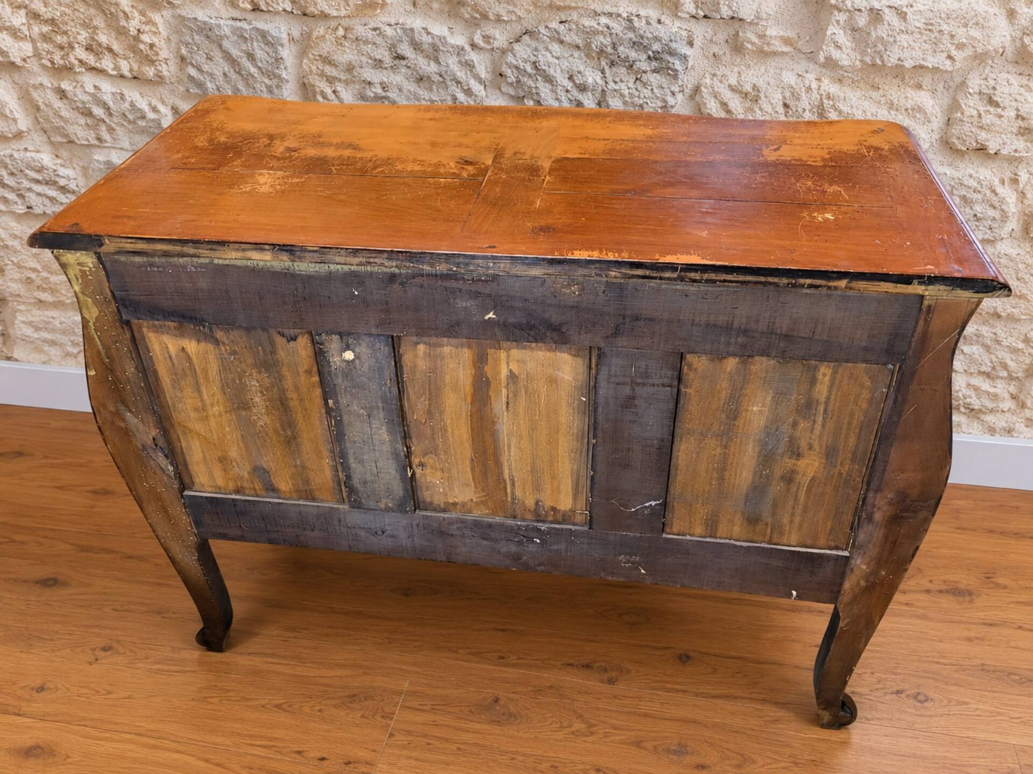 Jumping commode Louis XV Provençal solid walnut
