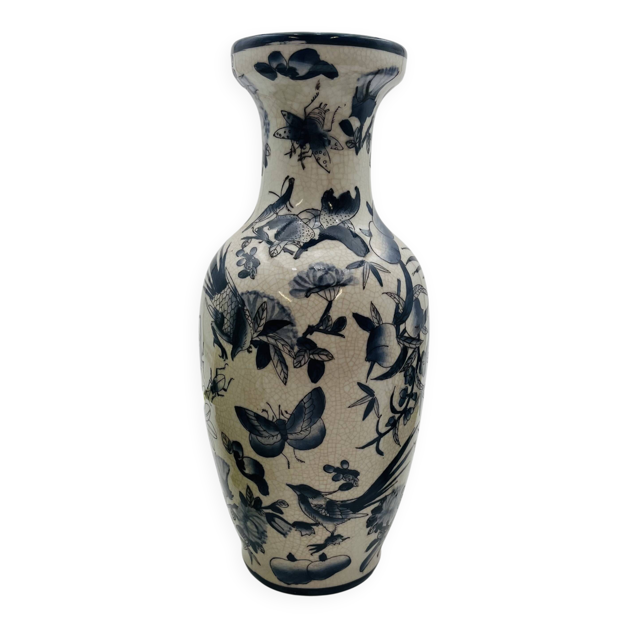 Antique Chinese porcelain vase – blue and white decoration