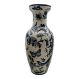 Antique Chinese porcelain vase – blue and white decoration