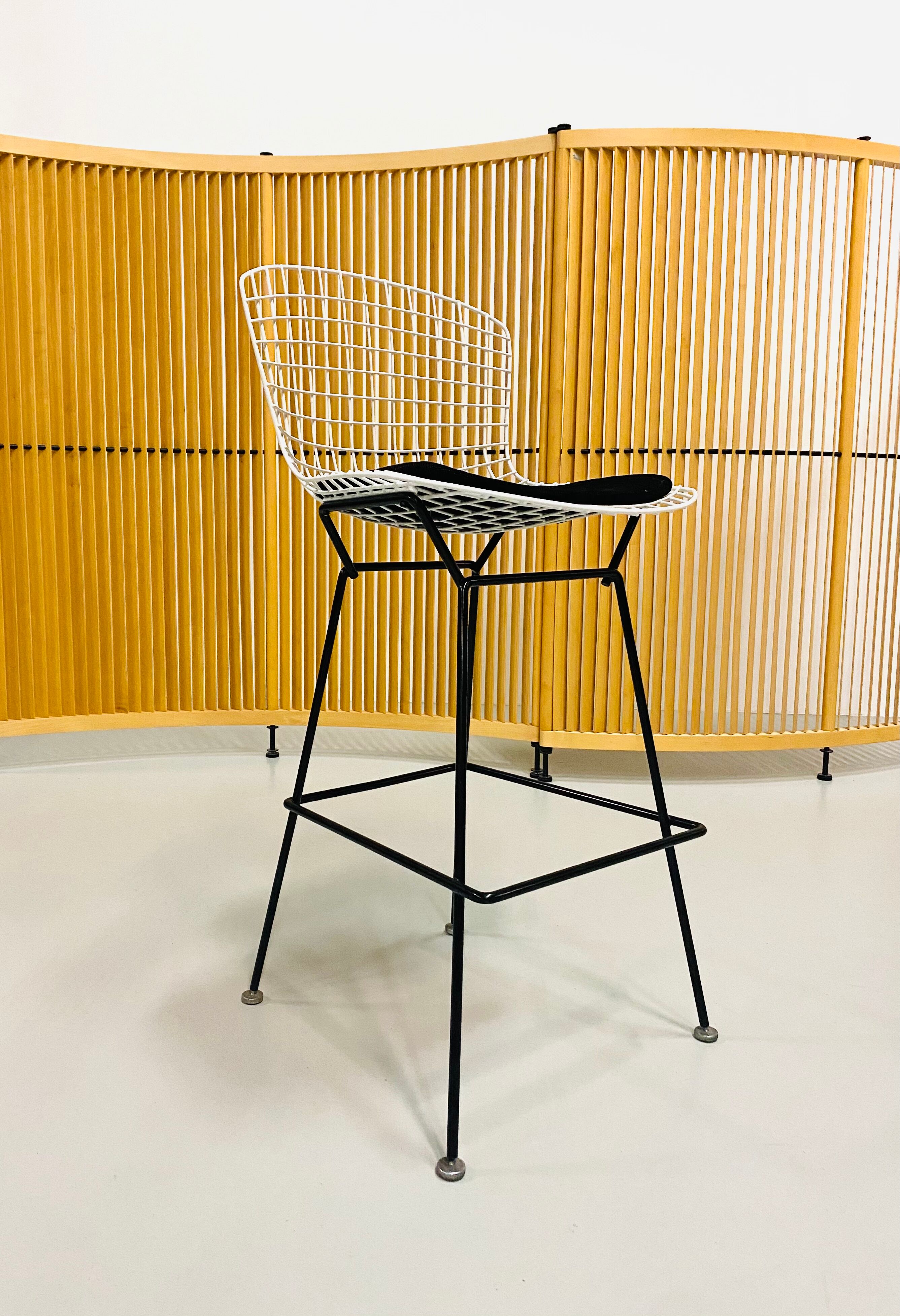 Wire barstools by Harry Bertoia for Knoll, 1960