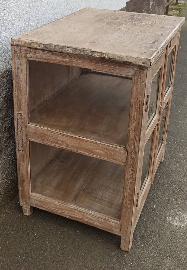 Vitrine en bois blanche crème
