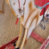 Cheval à bascule en bois