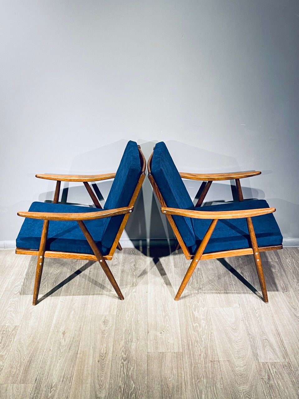 Paire de fauteuils Ton vintage 60