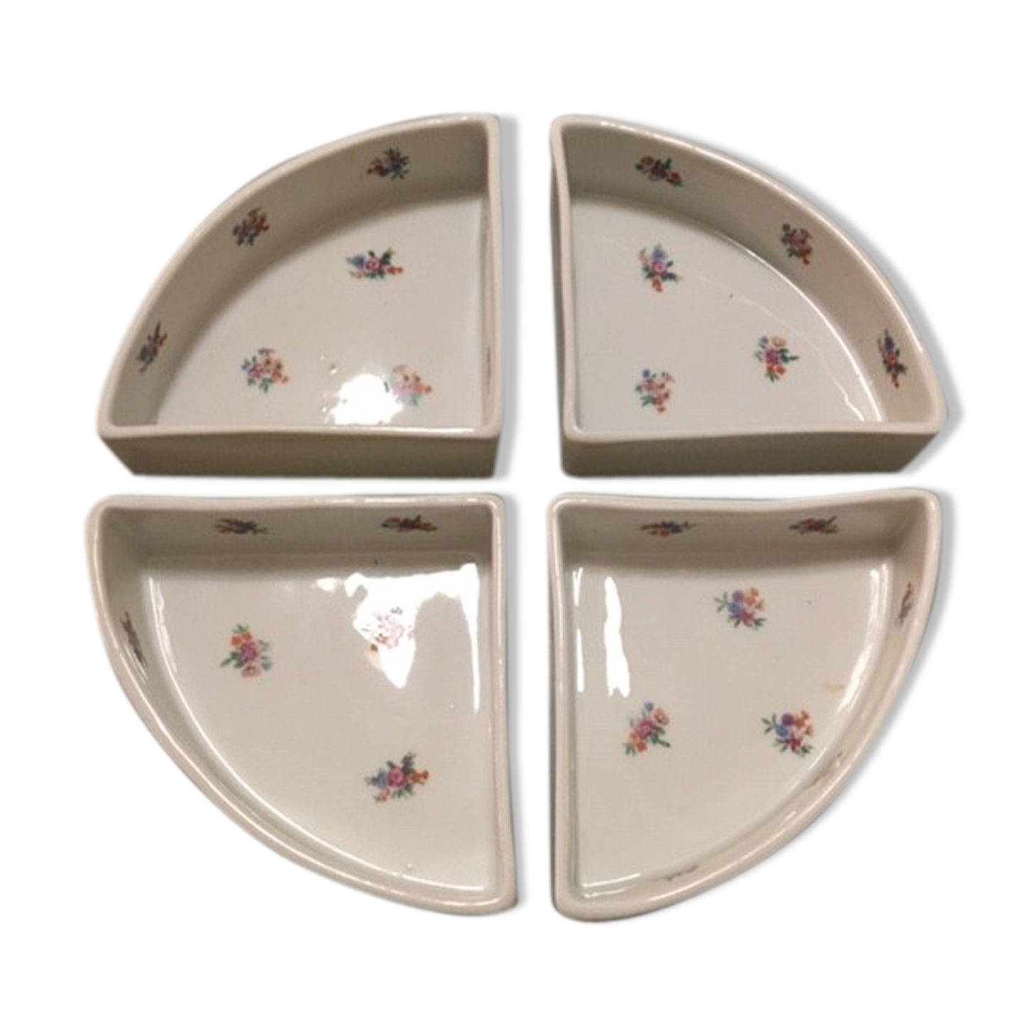 Triangular aperitif cups