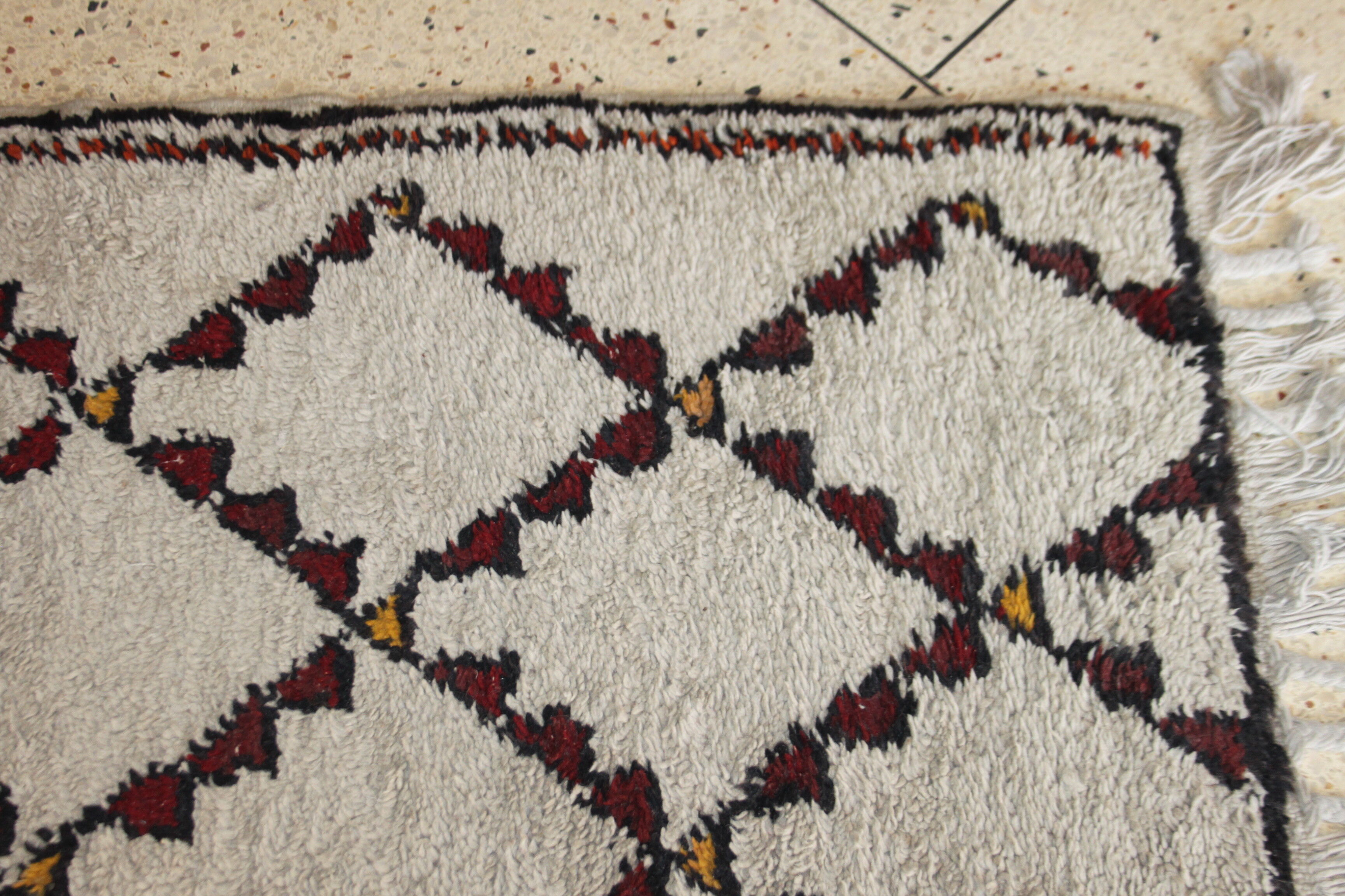 Former Berber carpet Beni Ouarain of the Moroccan Middle Atlas 135x81cm