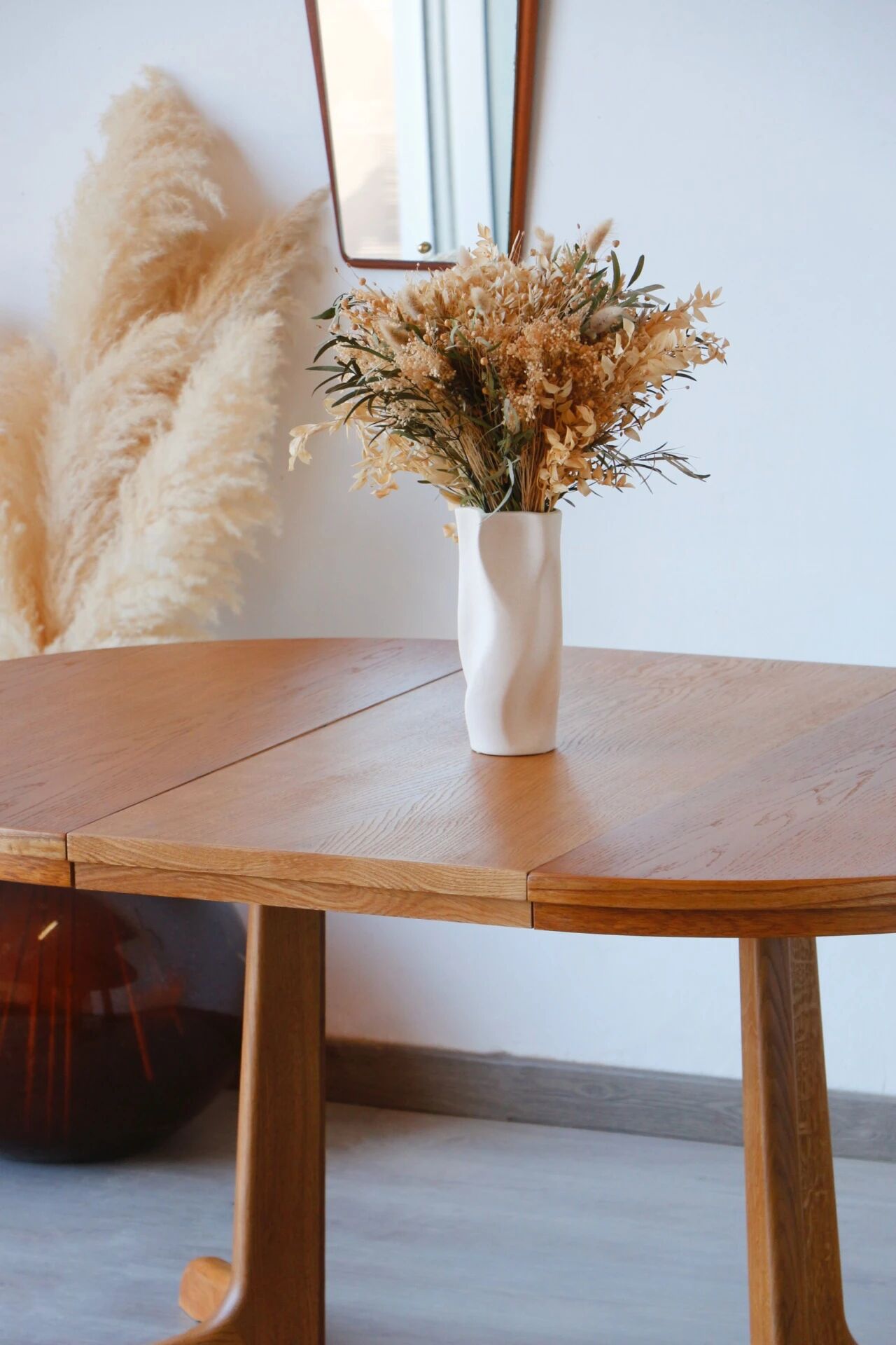 Vintage oak extendable dining table | Scandinavian design