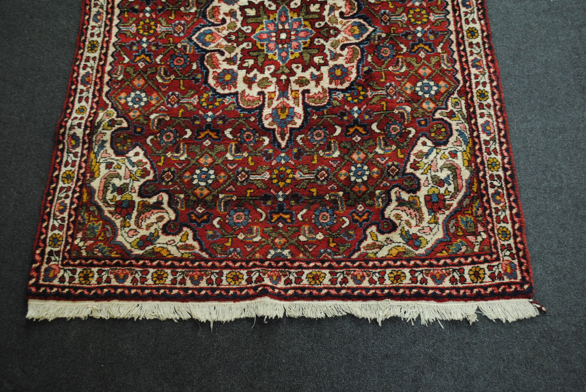 Persian rug authentic 147cmx110cm in perfect