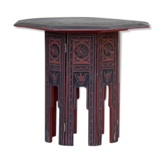 Octagonal pedestal table