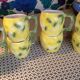 Huit mugs en barbotine