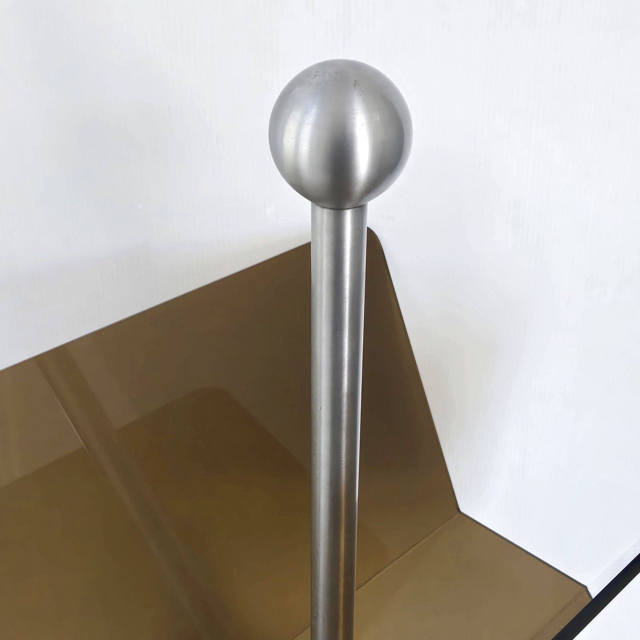 Porte-revues en plexiglas et acier brossé, 1970