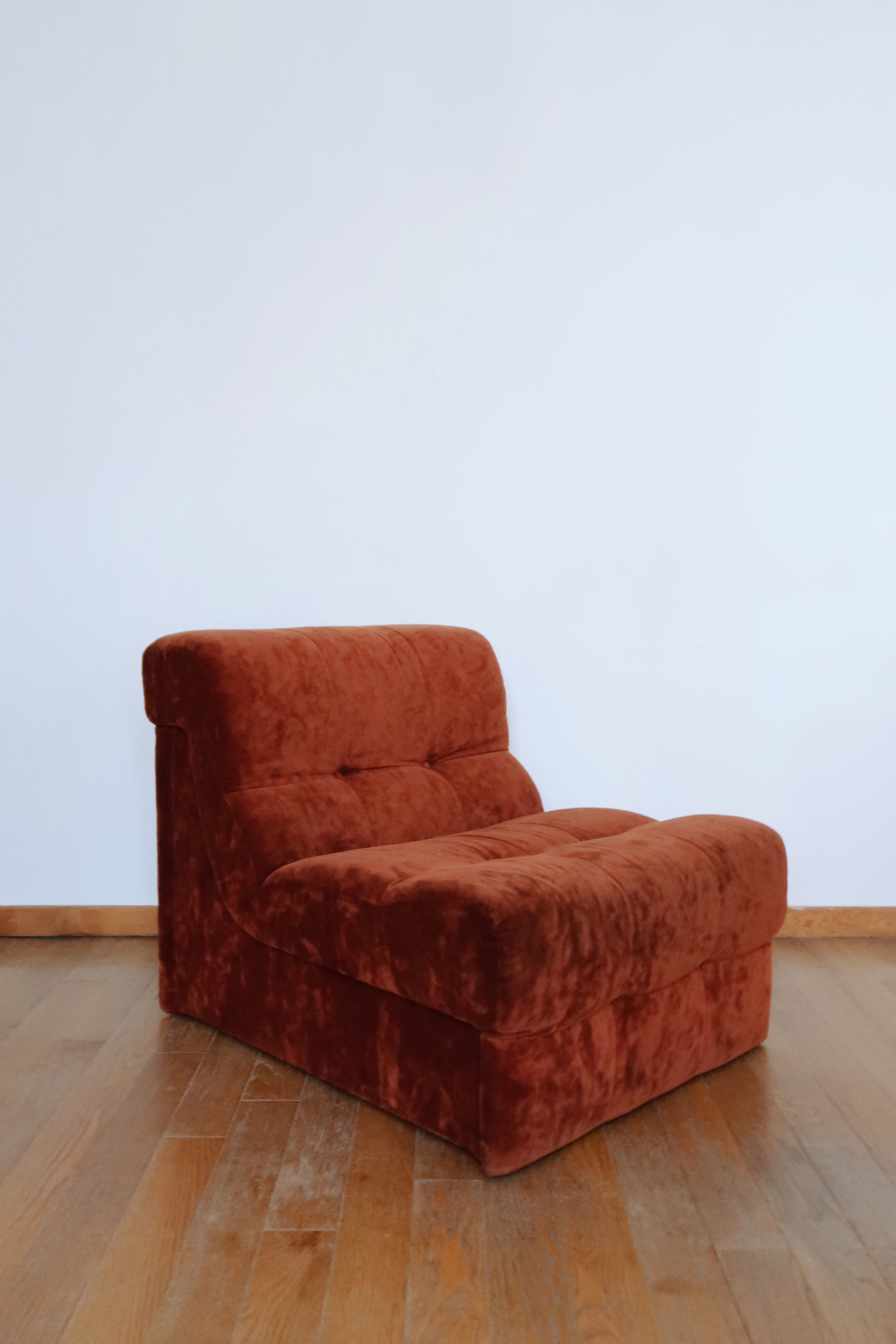 Rusty velvet low chair without arms