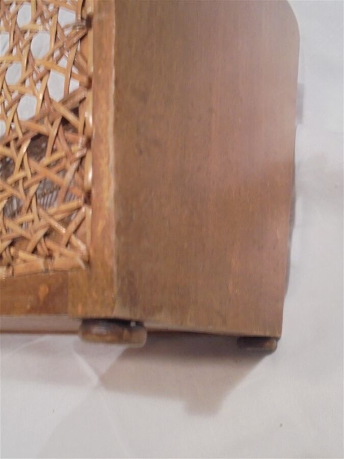 Porte-revues en bois et cannage