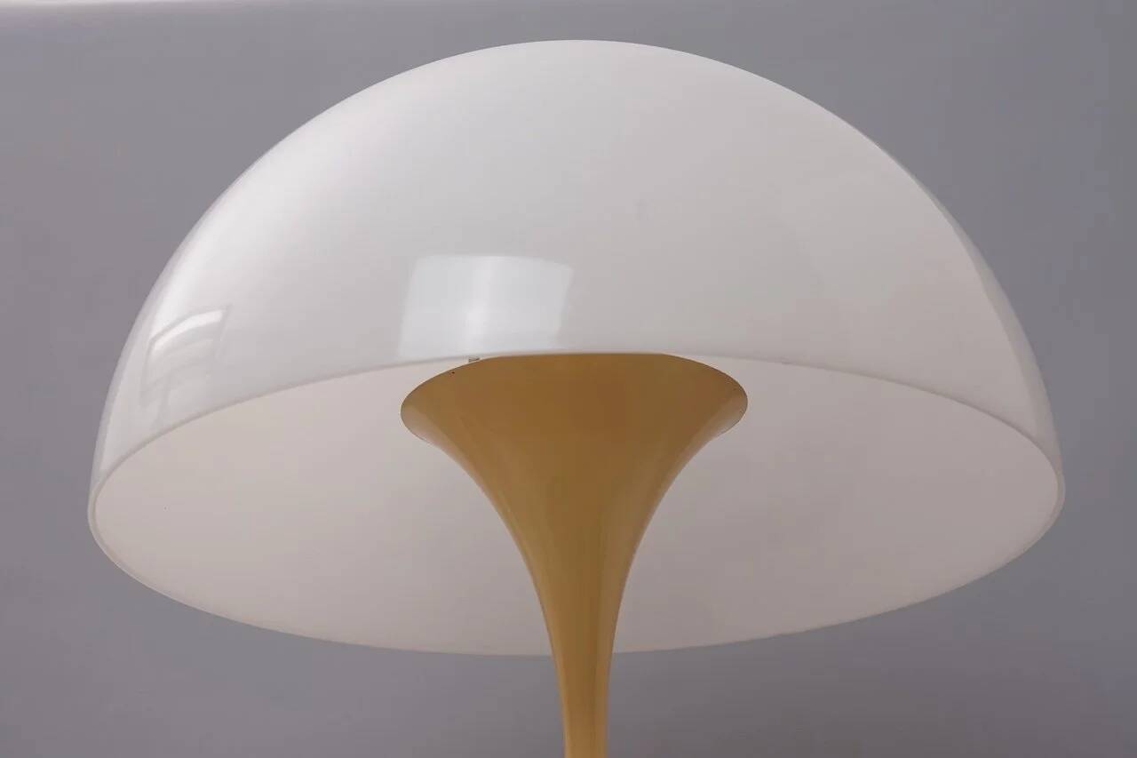 Lampe de table Panthella de Verner Panton pour Louis Poulsen