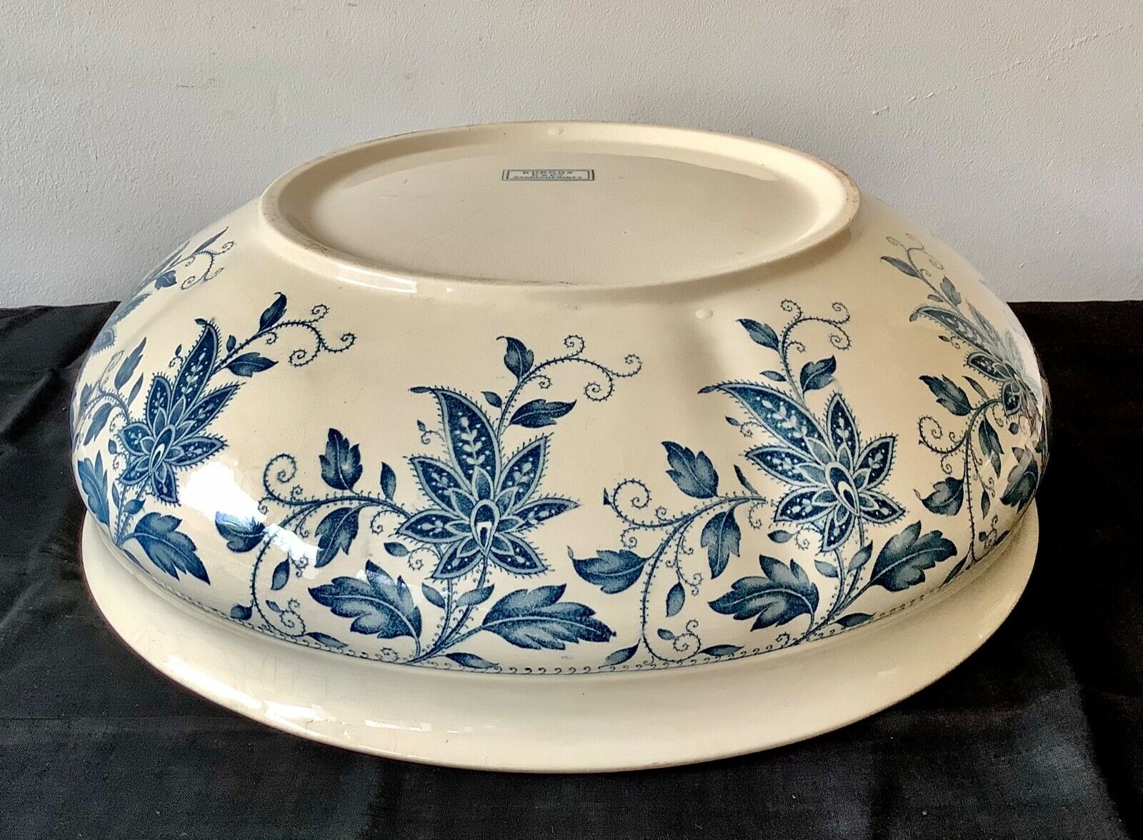 Vasque in earthenware