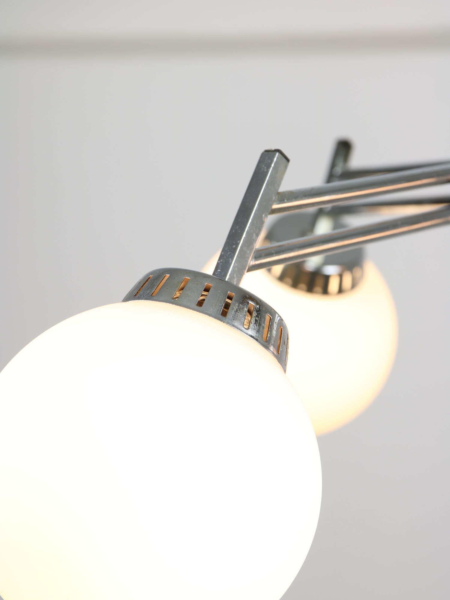 Lustre italien à 3 bras chromé et opaline
