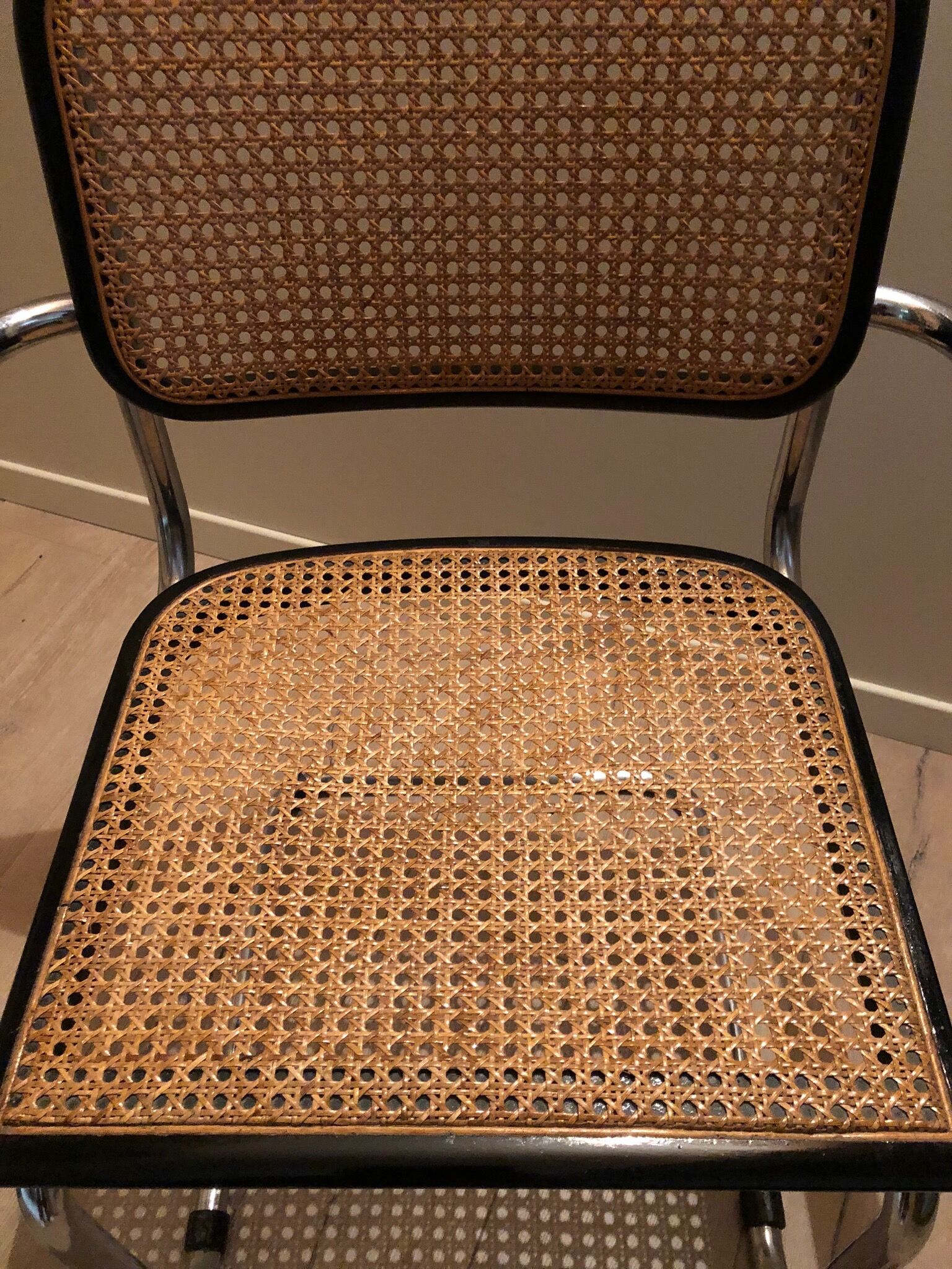 4  chairs (2 with asling).