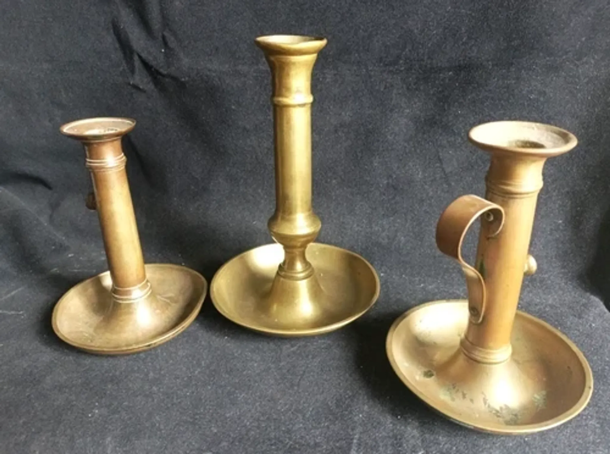 Set of 3 antique push-button bronze candlesticks from the Napoleonic III era.
