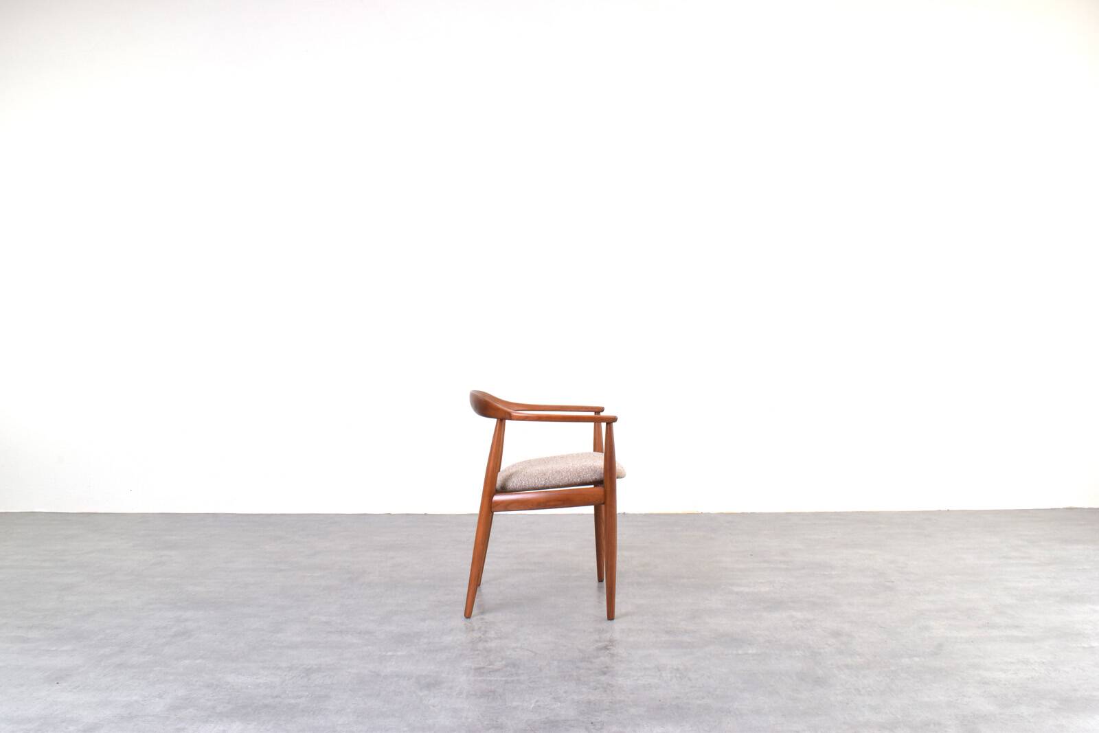 Danish armchair from the mid-century by Illum Wikkelsø for Niels Eilersen, 1960s.