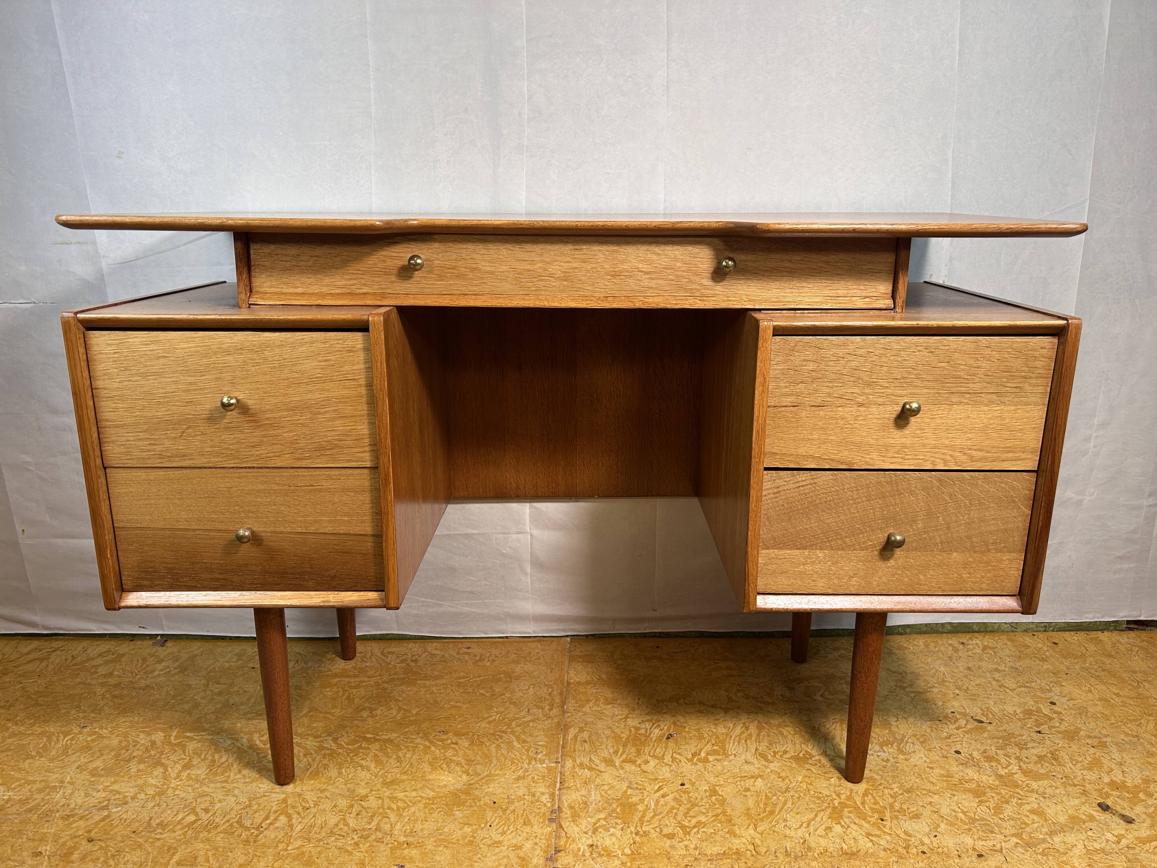 Early Mid-Century Retro Vintage Oak Desk by G Plan (E. Gomme) – Librenza Ra