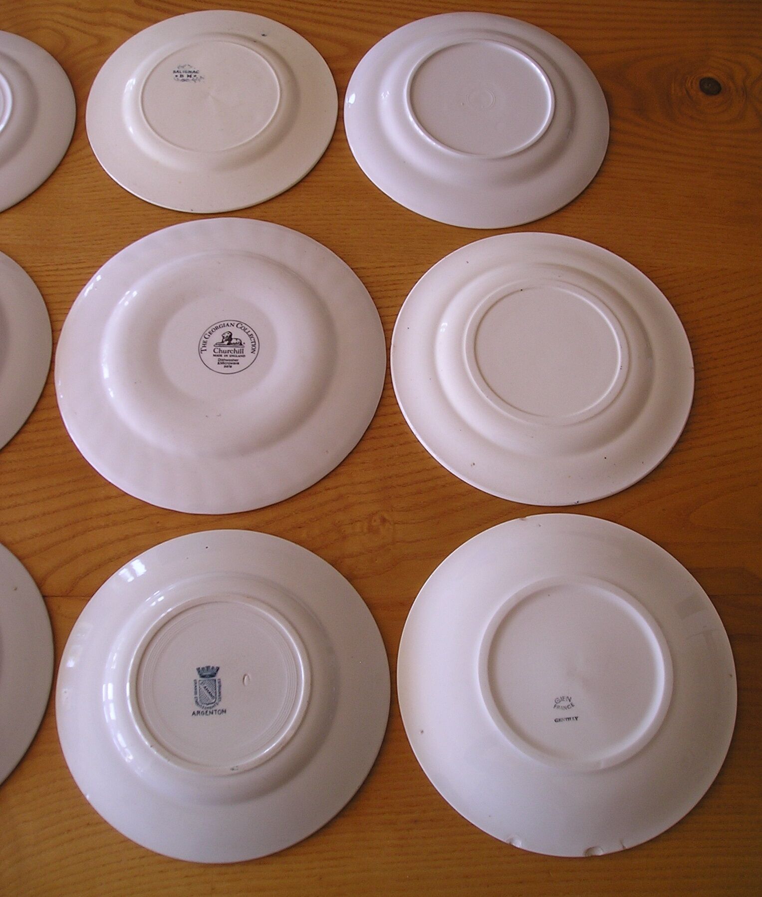 Set of 12 different flat plates