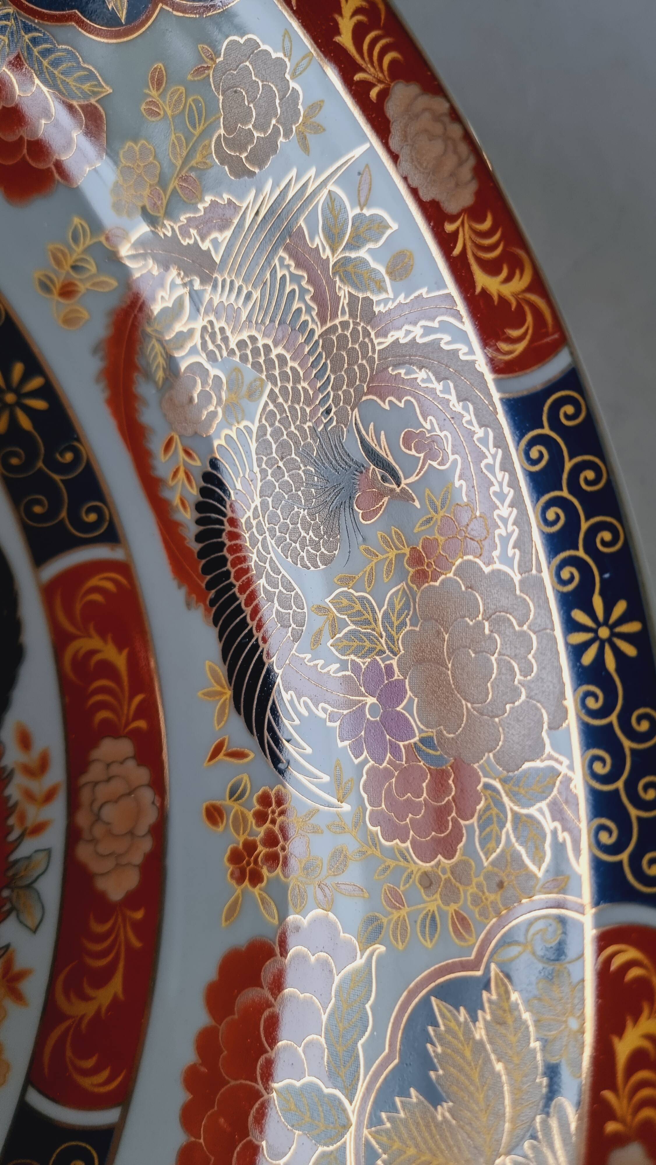 Large deep porcelain plate in Imari style (35.5 cm) with "Phe" decoration.