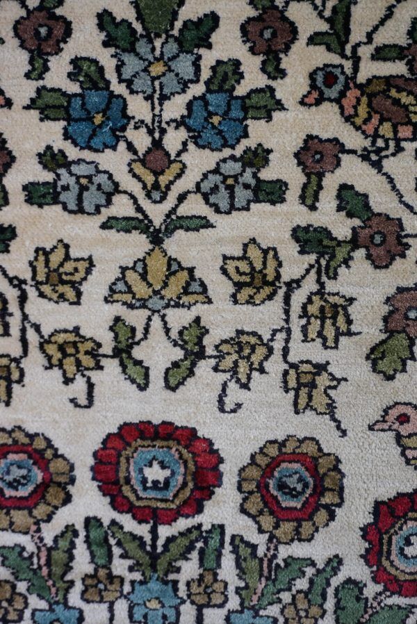 Oriental carpet in colorful silk, twentieth century 190x122cm