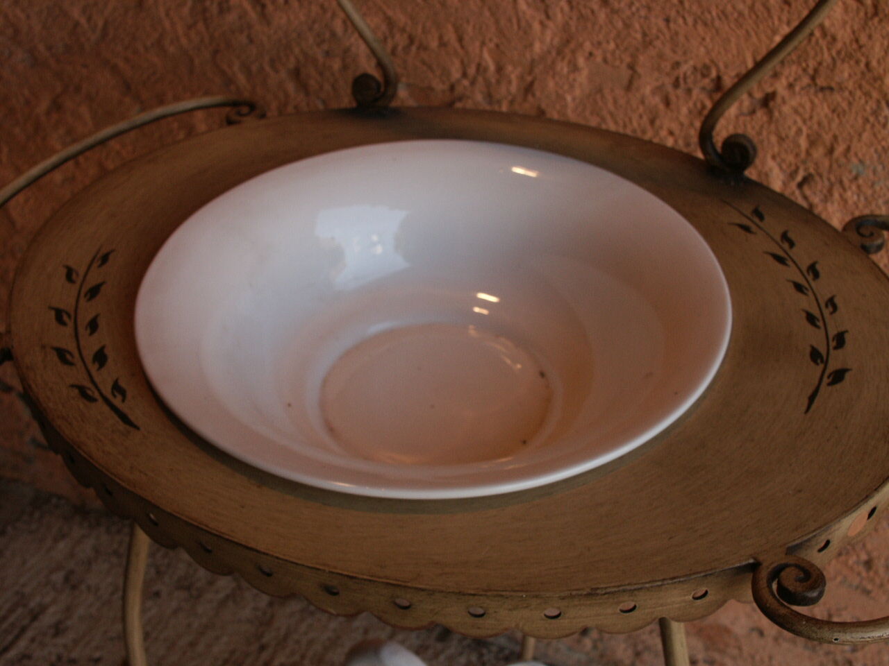 Metal and porcelain hairdresser