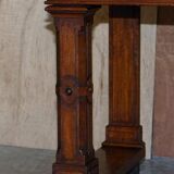 Renaissance writing table in flamed walnut, Pugin style, around 1850.