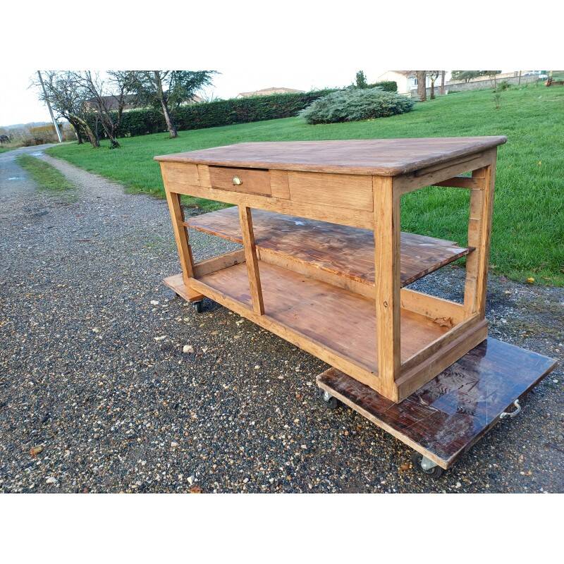 Shop counter furniture for a "draper"