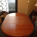 Beautiful round double extendable table, teak Scandinavian style of 50-60 years