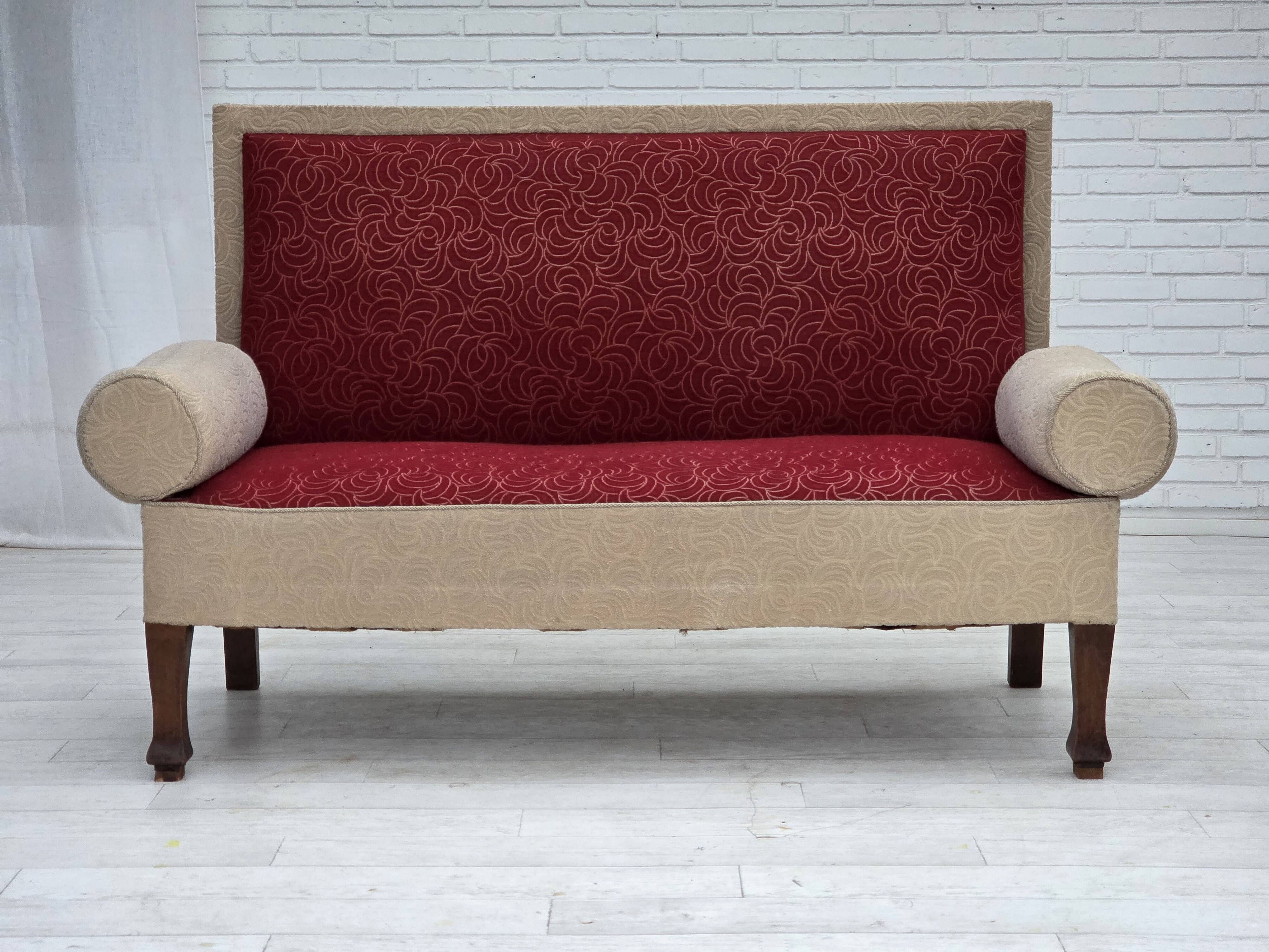 Canapé-lit danois des années 1950, laine d'ameublement rouge/beige, pieds en bois de frêne.