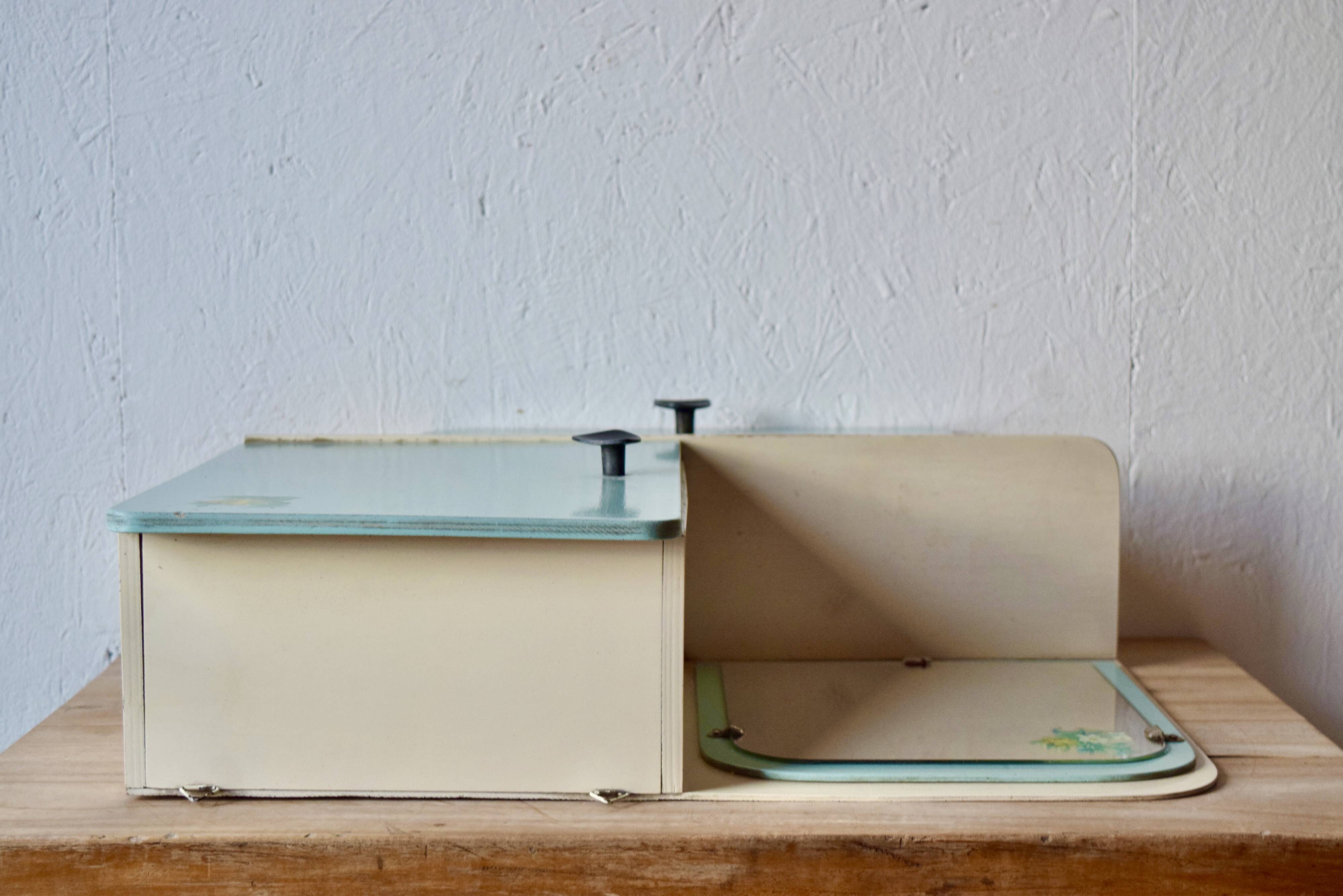 Old medicine cabinet - 1950