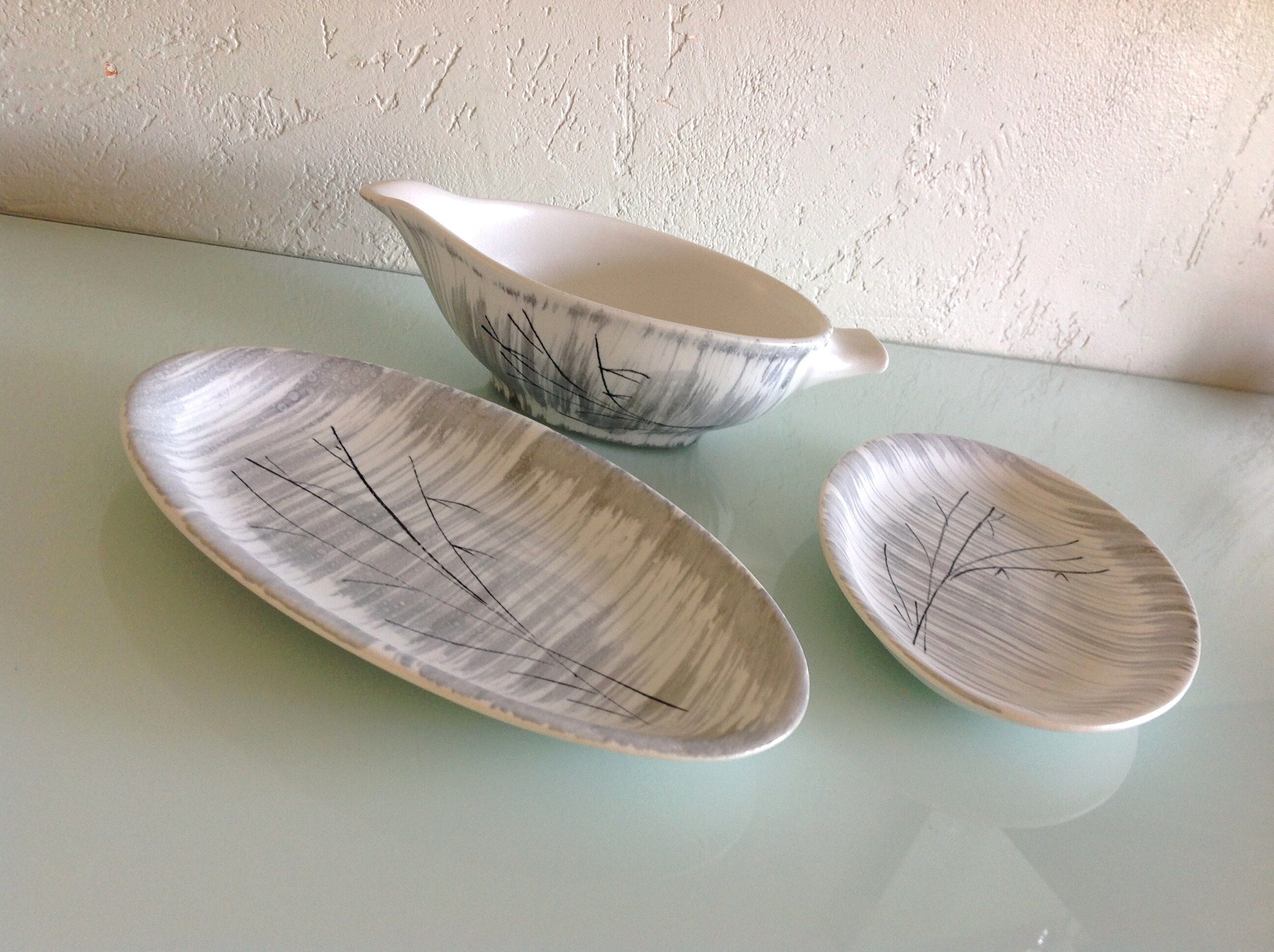 Two raviers and a white and grey cermal sauciere