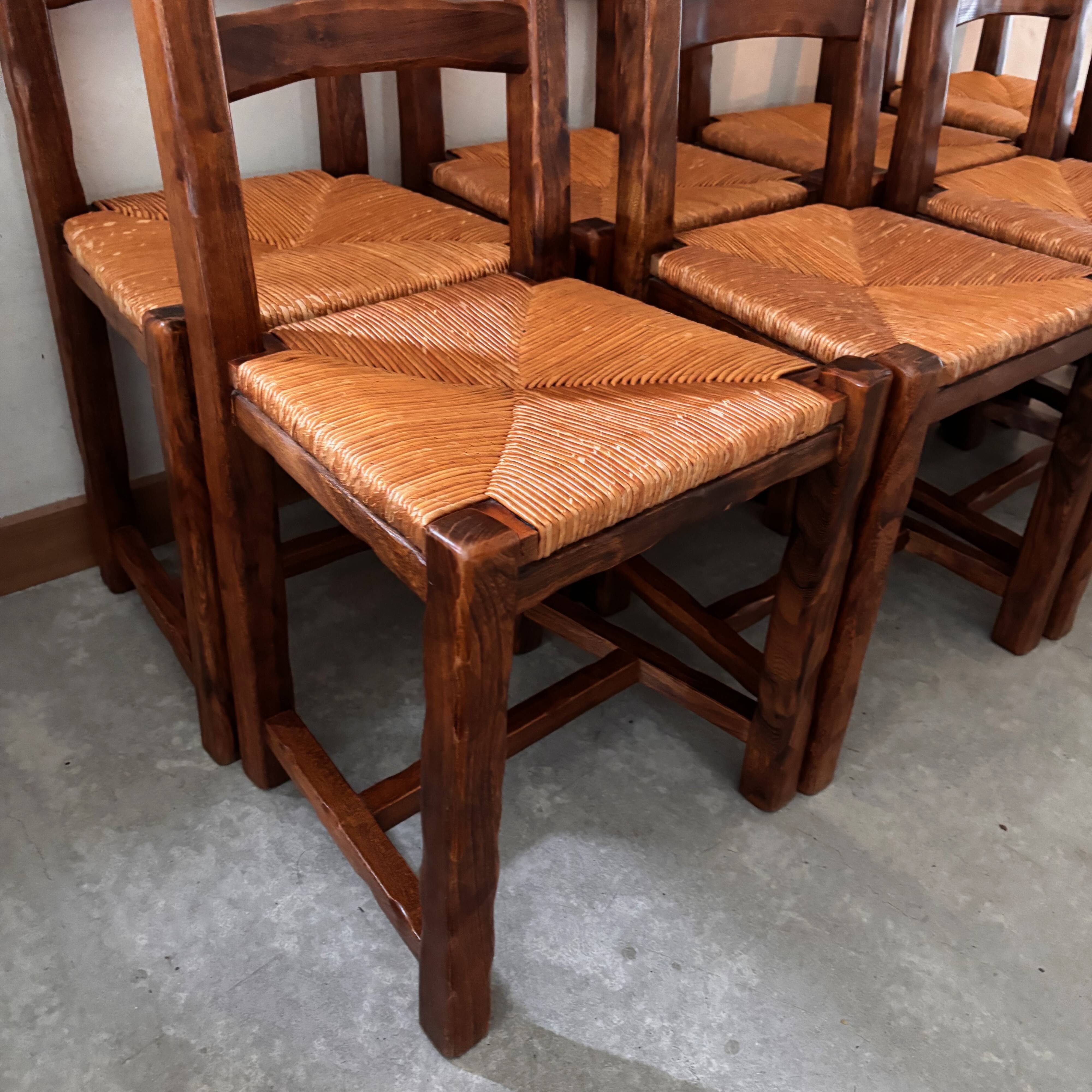 Extendable table with 8 chairs