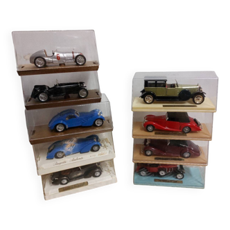 Lot Of Old Collectible Cars In Vintage Metal