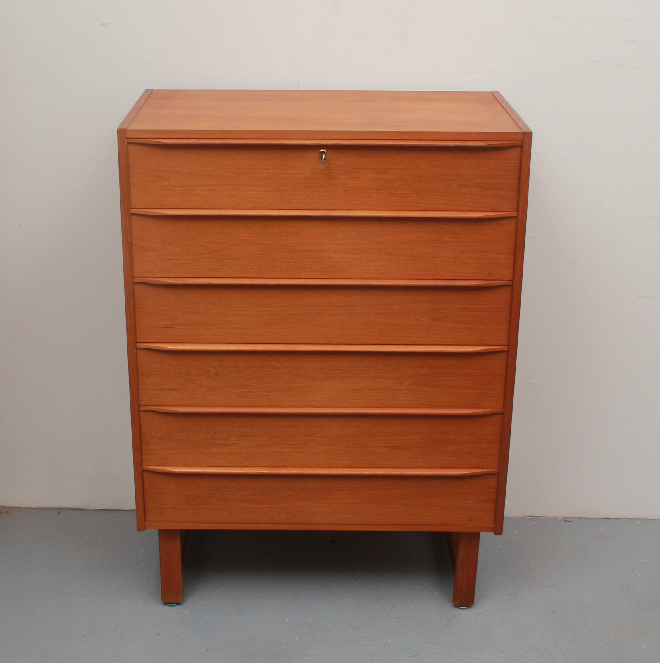 Commode en teck des années 1960
